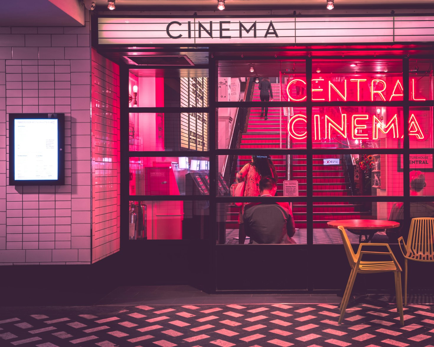 How to watch netflix free via NetMirror ?